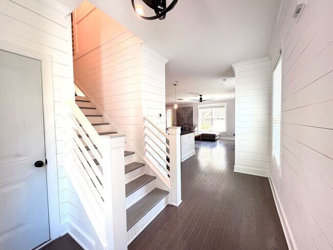 Building Photo - Available July 1st. Beautiful 4 BR/2.5 BA Home in Highly Desirable Park West! Landscaping included!