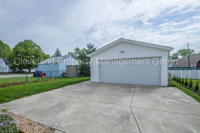 Building Photo - 5943 Broadview Rd