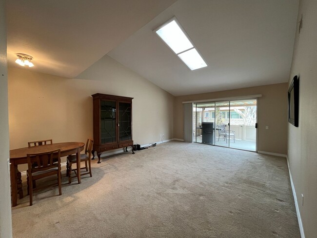 Foto del edificio - Senior community w/pool, spa, pickle ball ...