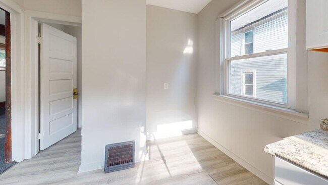 Foto del edificio - 837 Sumner St
