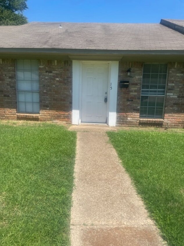 Primary Photo - 2400 Brookridge