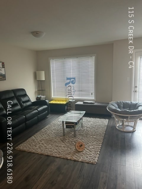 Building Photo - 115 S Creek Dr