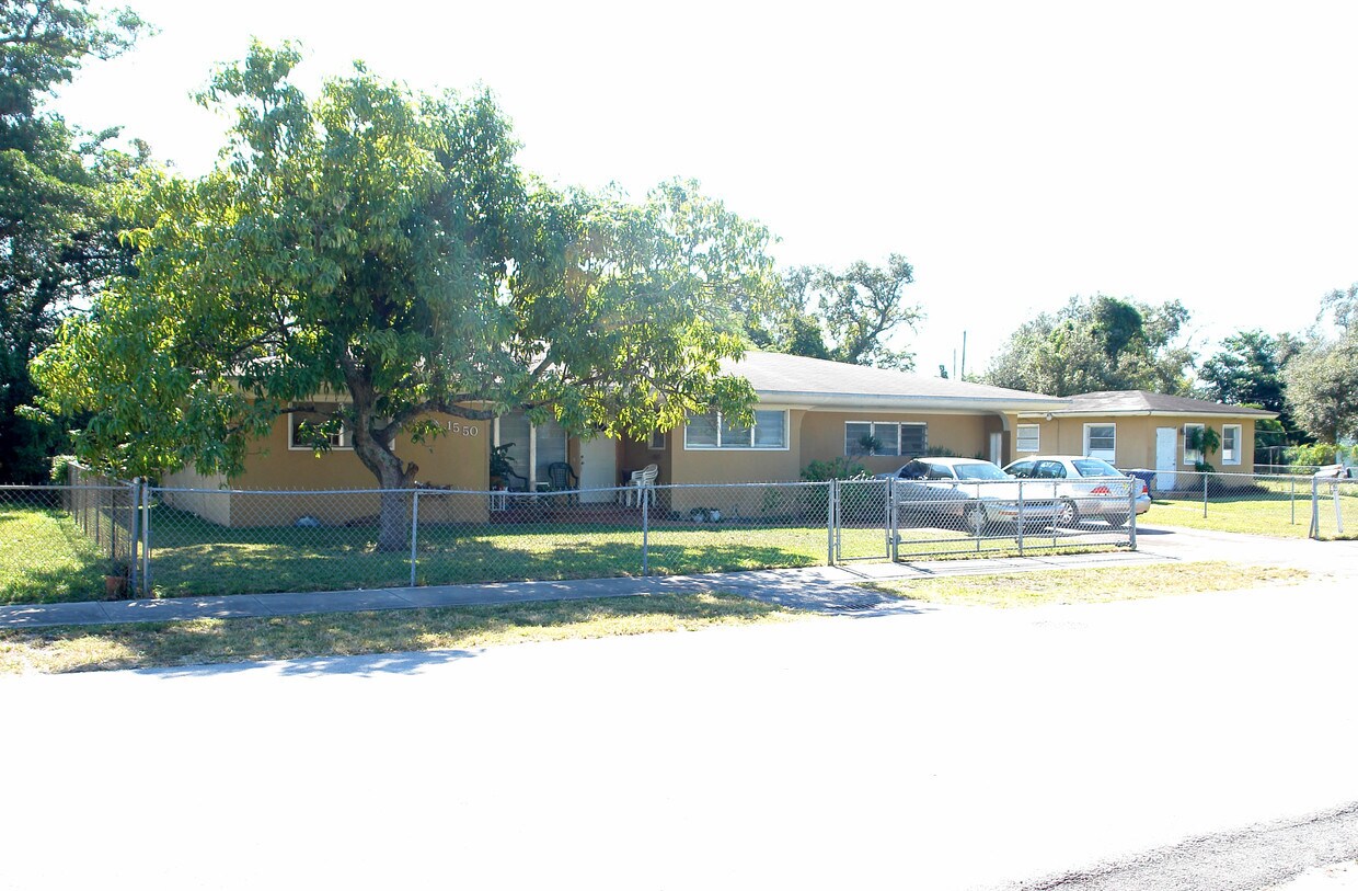 Building Photo - 1550 NW 85th St