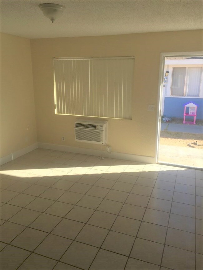 Foto del edificio - 15564 Hesperia Rd