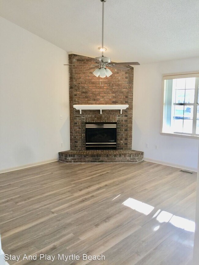 Building Photo - 3 br, 2 bath House - 417 Reedy River Rd.