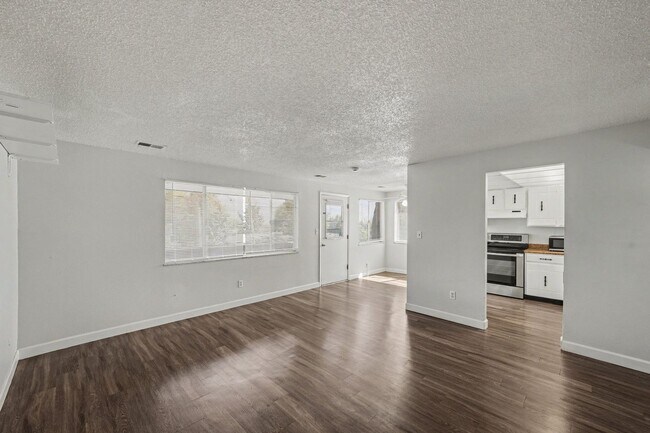 Building Photo - 6257 Estes St