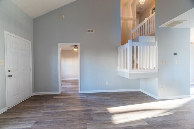 Building Photo - Contemporary 3-Bed, 2.5-Bath Townhome in P...