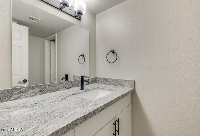 Foto del edificio - 6505 E Osborn Rd