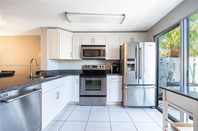 Foto del edificio - 2683 NE 15th St
