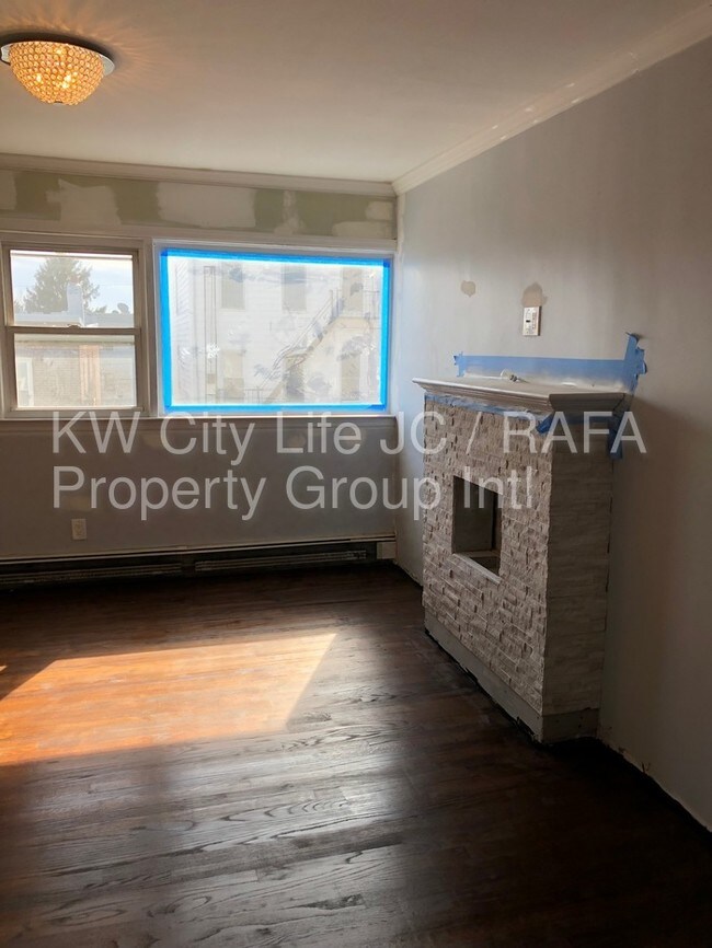 Building Photo - 6810B Palisade Ave