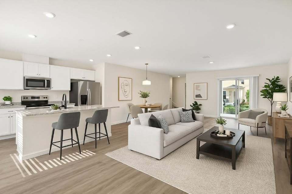 Gathering Room - 2745 Flushing Dr