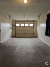 Building Photo - 4425 Roxbury Dr