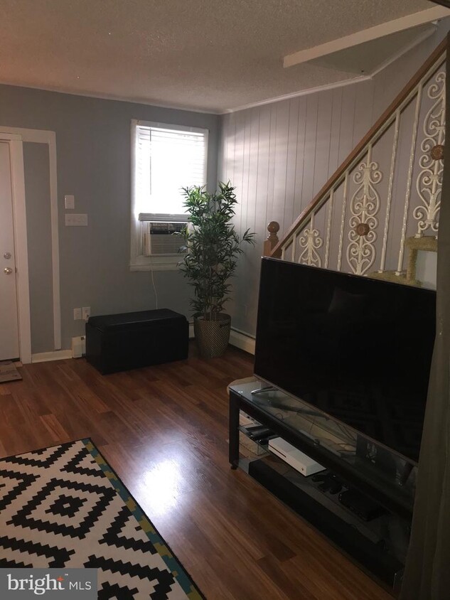 Primary Photo - 321 Greenway Ave