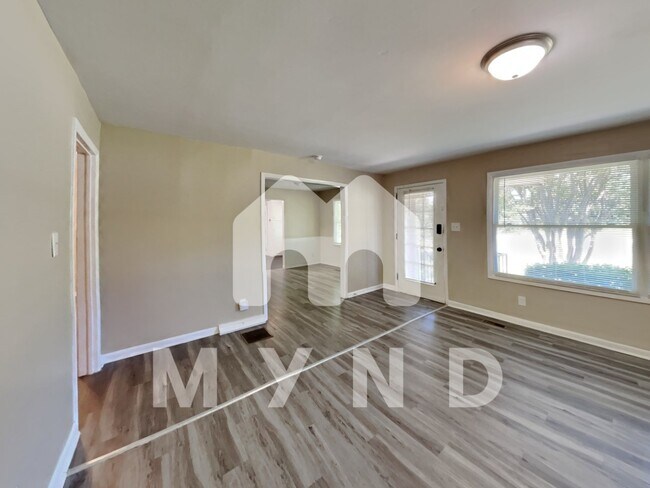 Building Photo - 1417 Iris Lake Rd