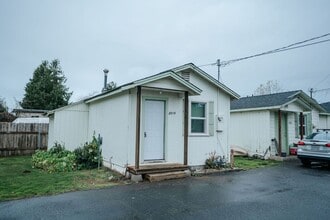 Building Photo - 2016 Nelson Rd