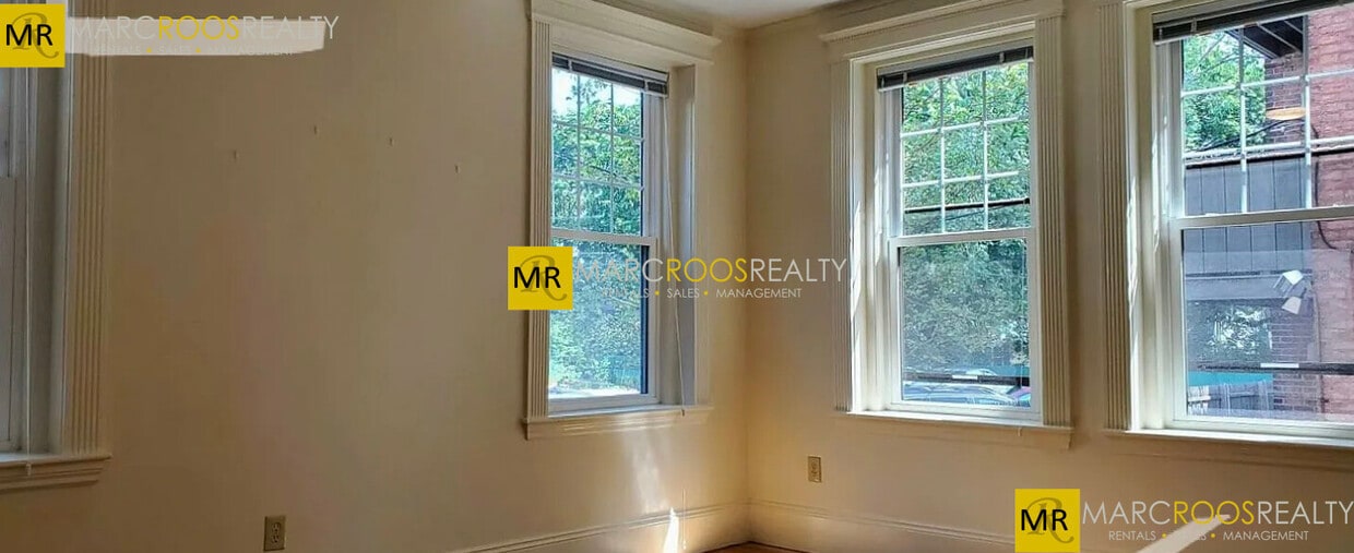 Building Photo - 72 Longwood Ave