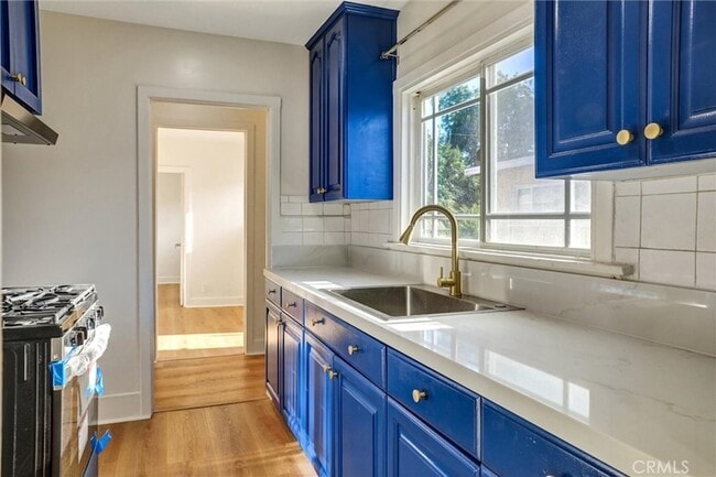 Photo - 950 E 48th St Townhome