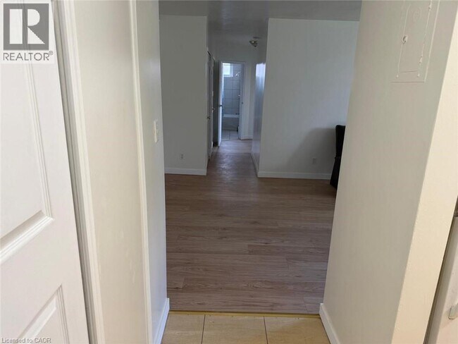 Photo du bâtiment - 449 Hazel St