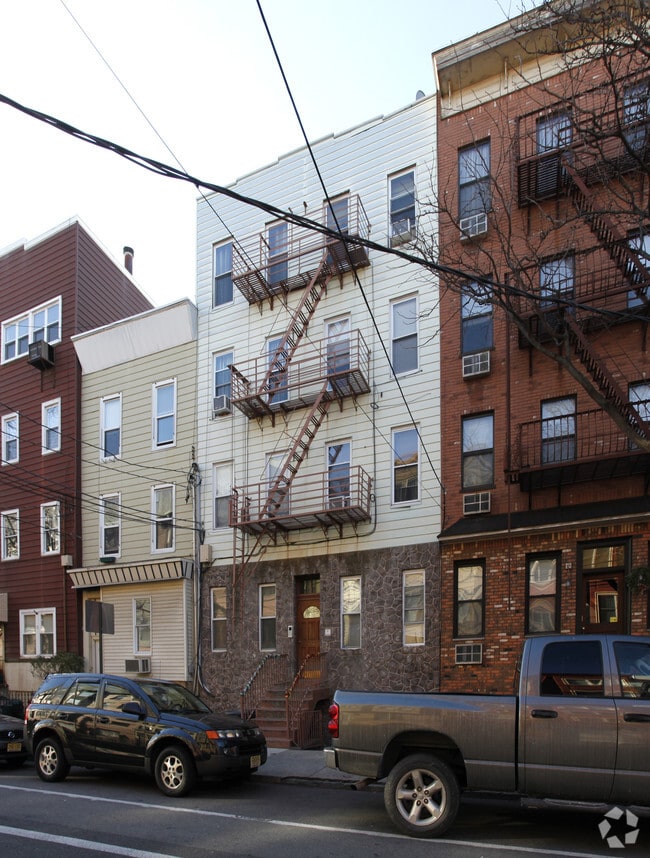 Building Photo - 412 Madison St