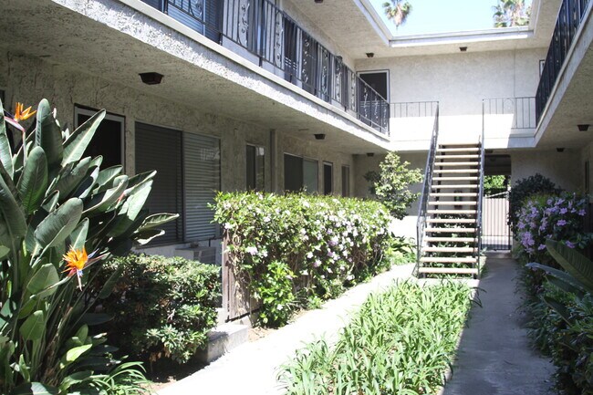 Foto del edificio - 1530 Purdue Ave