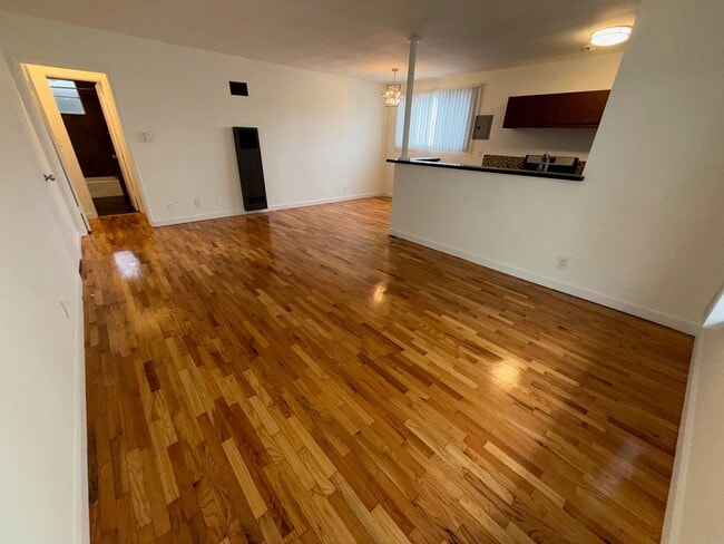 Foto del edificio - 8120 Norton Ave