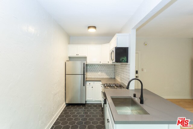 Building Photo - 1037 Hyperion Ave