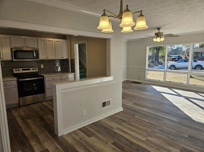 Foto del edificio - Spacious 4BR House in Columbus