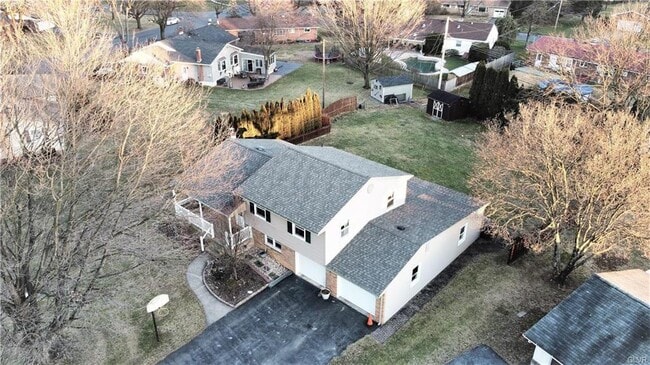 Building Photo - 1611 Chippendale Cir