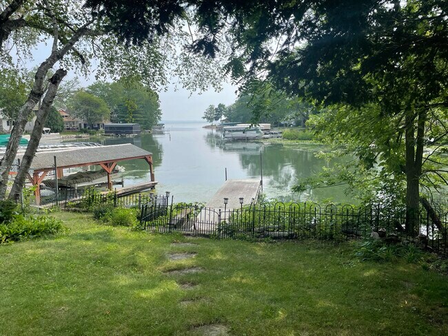 Building Photo - 5312 Lake Mendota Dr