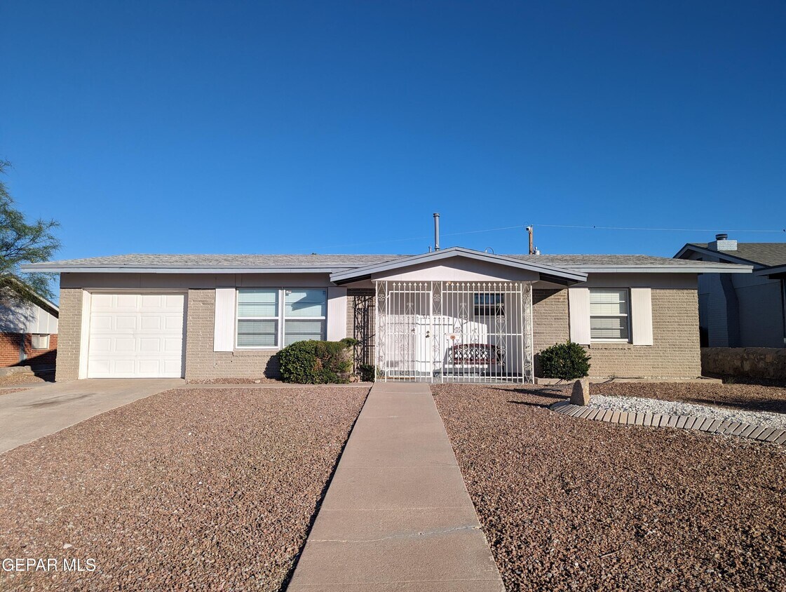 313 Crestmont Dr, El Paso, TX 79912 House Rental in El Paso, TX