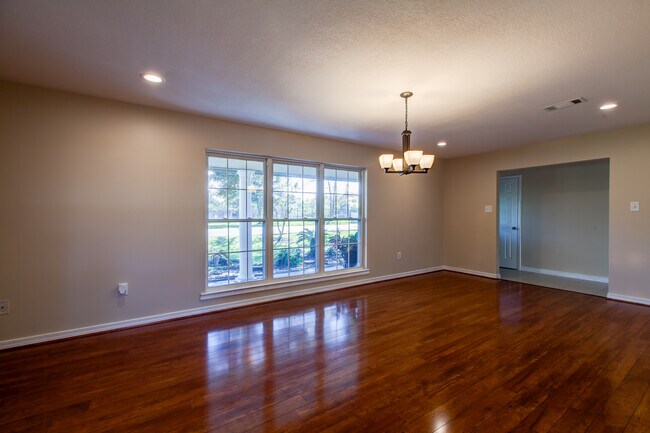 Building Photo - 12567 Crestwood Dr