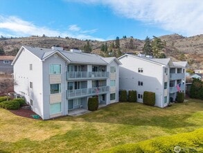Building Photo - 2305 W Woodin Ave