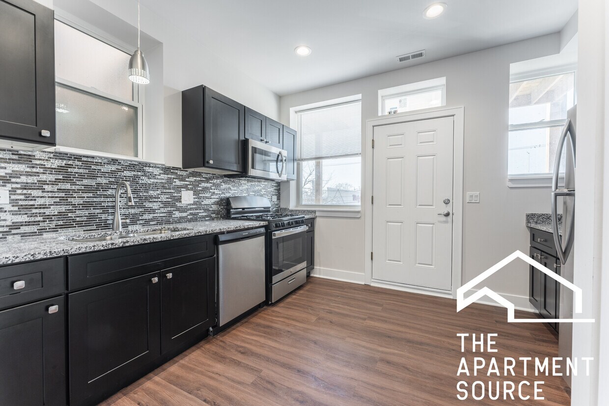 Foto principal - 4354 N Troy St