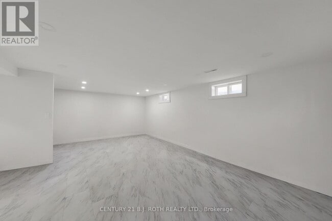 Building Photo - 759 Essa Rd