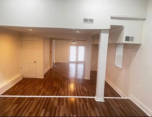 Foto del edificio - 811 E Chestnut St