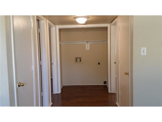 Building Photo - 3825 Camelot St