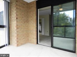 Building Photo - 15100 Interlachen Dr