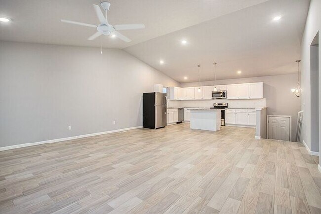 Building Photo - 2352 Richardson Ct