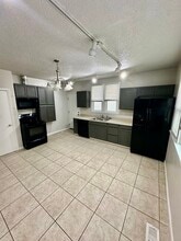 Building Photo - 947 E Augusta Ave