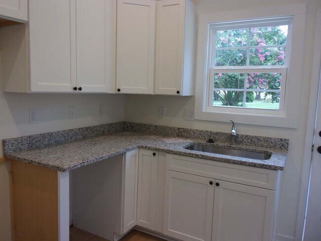 Foto del edificio - New Construction 2 Bedroom 1 Bath Apartment in Downtown Clover