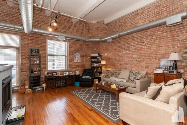Building Photo - 401 S Clinton St