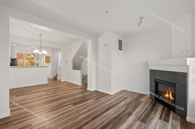 Building Photo - Charming Townhome w/ Fireplace, Balcony & ...