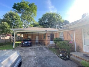 Building Photo - 403 West Dr