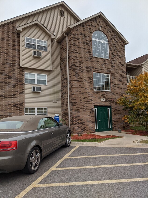 330 Cunat Blvd Unit 1A, Richmond, IL 60071 Condo for Rent in Richmond