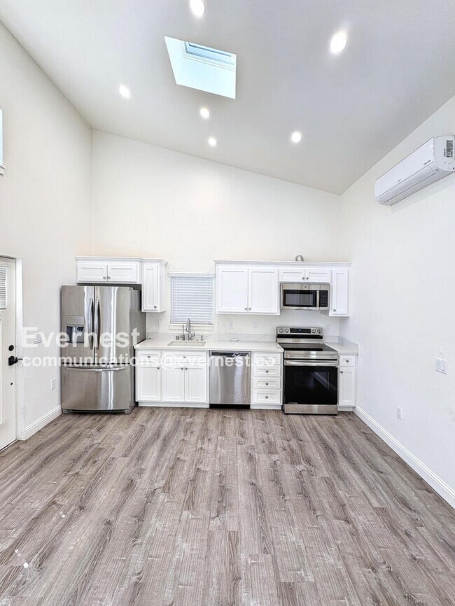 Building Photo - 1408 Sieta Ct