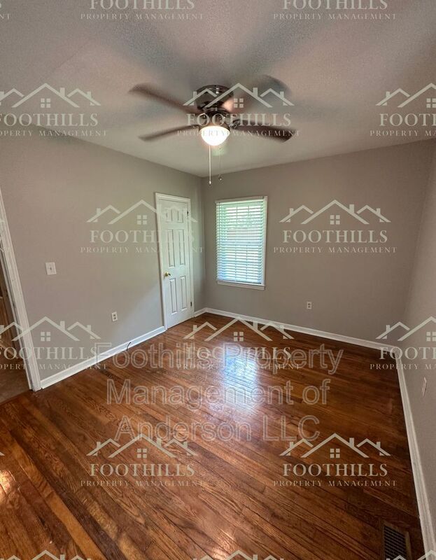 Building Photo - 407 Pine Hill Ln