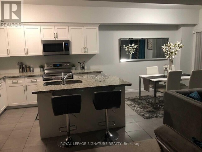 Building Photo - 98 Shoreview Pl