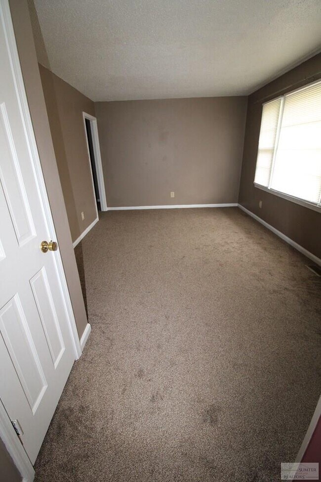 Foto del edificio - 2412 Hunt Club Rd