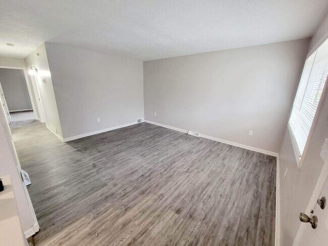 Foto del edificio - 5832 Childs Ave