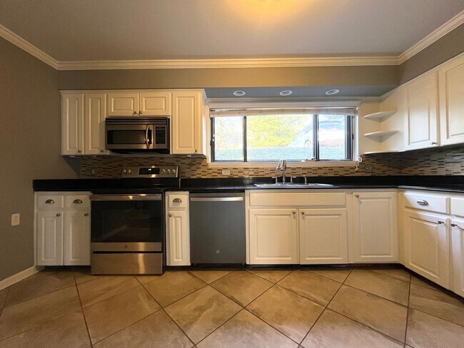 Foto del edificio - Newly listed!